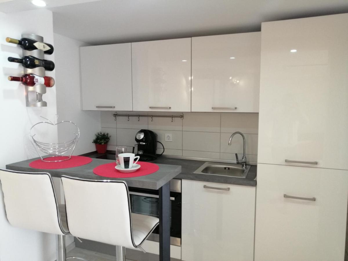App Noel Apartment Lucija Exterior photo